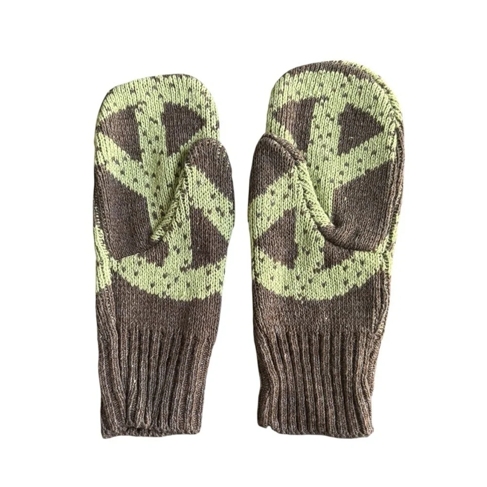 NWT Cozy Knit Mittens with Gray & Green Pattern